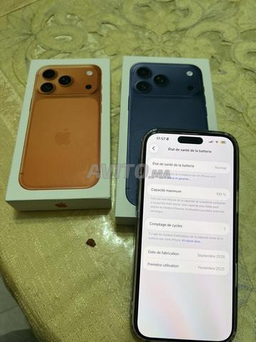 ايفون 17 برو برتقالي و ايفون 17 برو ماكس ازرق