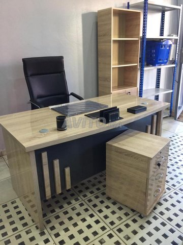 Bureau MDF élégant avec un design raffiné et attrayant