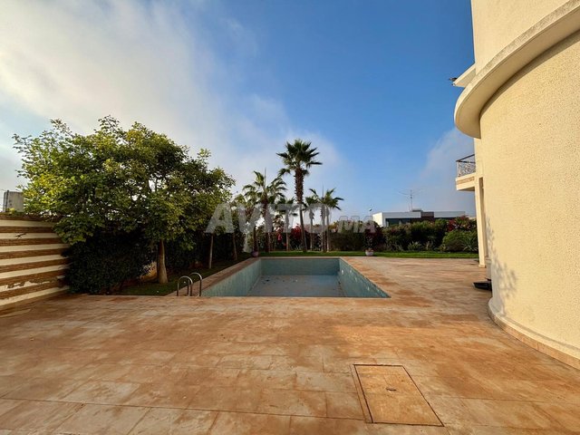 Villa sur 2500m² de Terrain à 10min de Casablanca