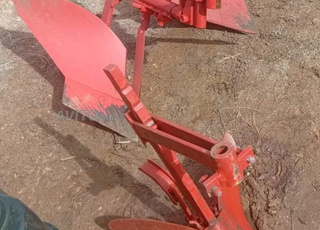 جرار زراعي Grillo مع ملحقات للبيع