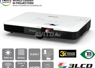 à vendre EB-1780W Projector