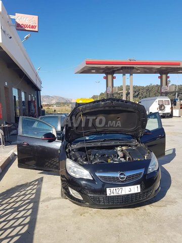 Opel Astra diesel manuelle 2010 à Al Hoceima