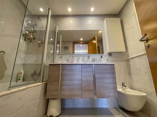 Appartement meublé quasi neuf