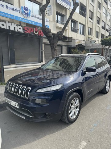 جيب شيروكي نهاية 2015 كاملة الخيارات مع السقف