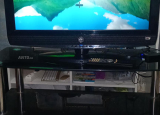 Télévision LCD 32 pouces et récepteur table table