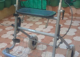 Déambulateur importé pour personnes âgées à un prix très raisonnable