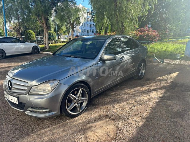 Mercedes-Benz 220 Diesel Automatique 2012 à Agadir