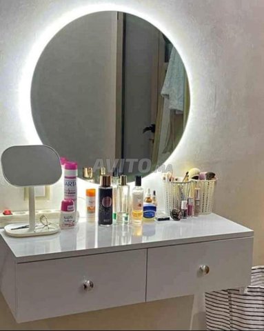 تسريحة 2t مع مرآة ليد