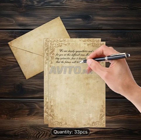 33 قطعة: مغلفات ورسائل وملصقات