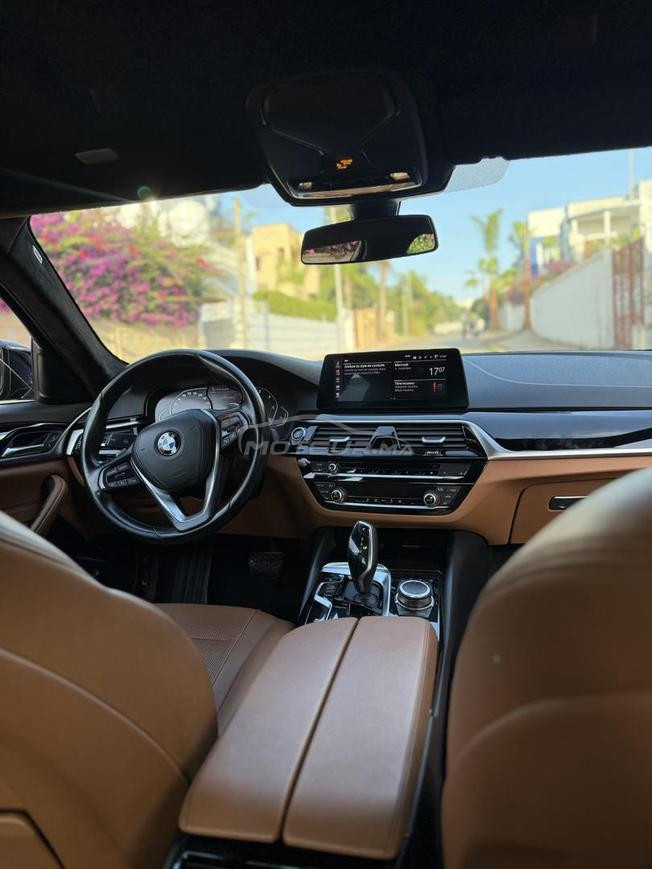 BMW Série 5  Modèle 2022 – Intérieur Tabac