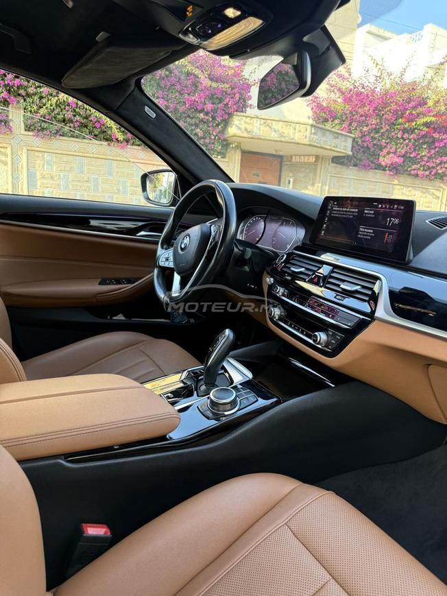 BMW Série 5  Modèle 2022 – Intérieur Tabac