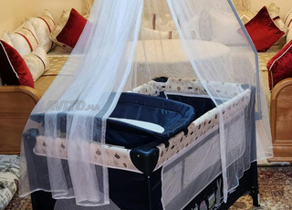 سرير أطفال بمستويين