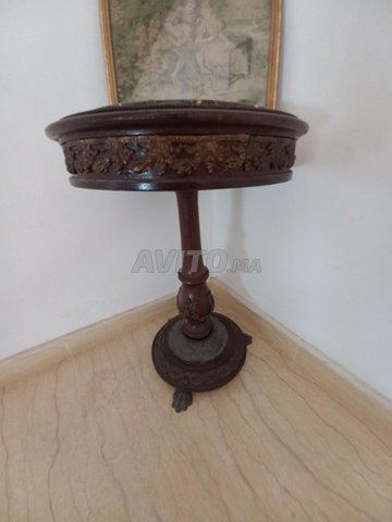 Table modèle egyptien bois et bronze