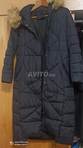 سترة مبطنة بغطاء رأس أسود 42