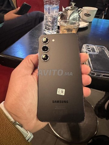 SAMSUNG S23 comme neuf