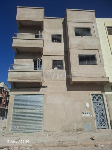 شقق بثلاث واجهات للبيع