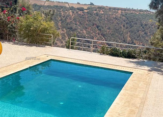 ferme villa avec piscine