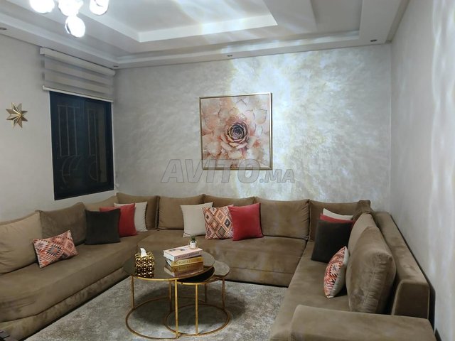 بيع كنبة غرفة جلوس، طاولتين منخفضتين وسجادة 2م/2م