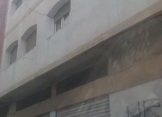 Maison R2 avec 4 magasins À vendre une maison