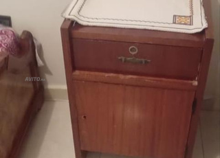 سريران وتسريحة وأغطية سرير