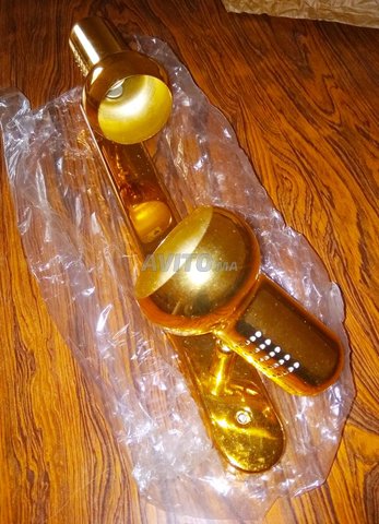 Une lampe murale neuve