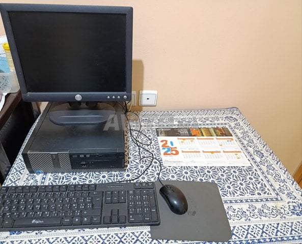 كمبيوتر مكتبي للبيع مع مكتب