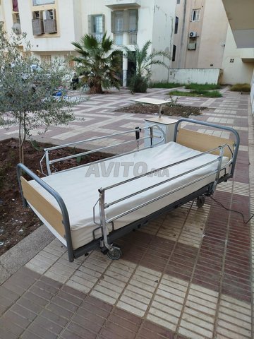 سرير طبي كهربائي من ماركة مستوردة