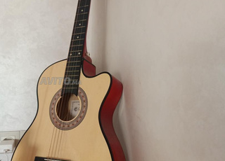 قيثارة للبيع