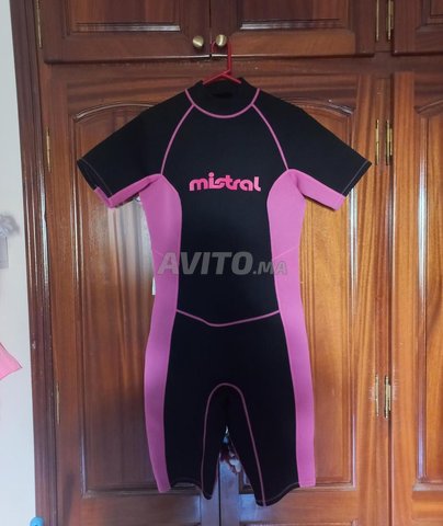 بدلة ركوب الأمواج (Mistral)