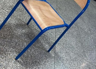 Fabrication de chaises avec chaise de formation