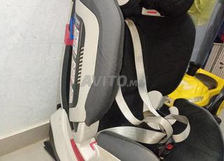 مقعد سيارة للأطفال الرضع