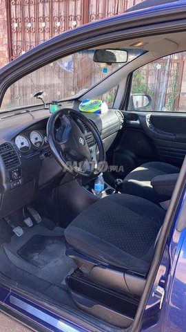 أوبل زافيرا ديزل مانويل 2003 في وجدة