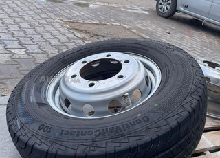 Jantes iveco daily avec pneus continental
