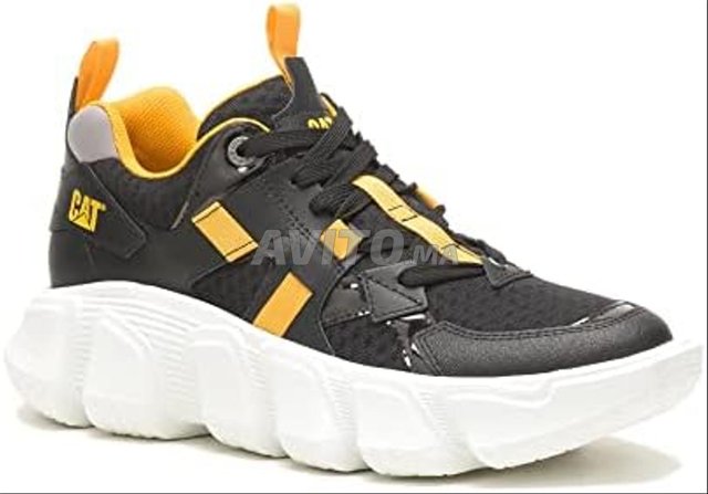 حذاء رياضي أسود CAT