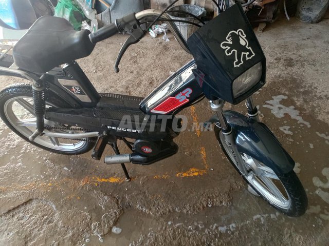دراجة نارية من نوع بيجو 103 نقية