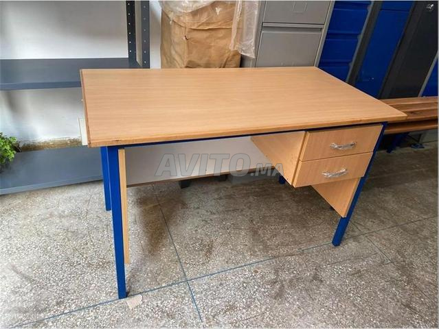 Bureau Scolaire Robuste / مكتب مدرسي متين.