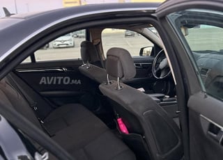 Mercedes-Benz 220 Diesel Automatique 2010 à Oujda