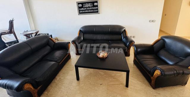 مجموعة من 3 كراسي بذراعين وطاولة قهوة