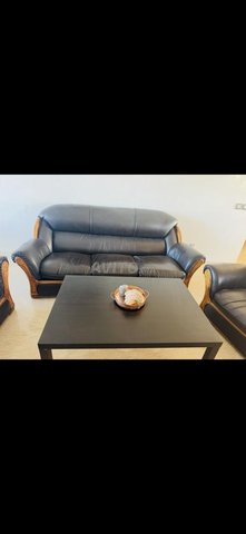 مجموعة من 3 كراسي بذراعين وطاولة قهوة