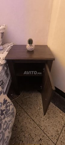 طاولتان صغيرتان