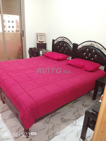 2 lits, 2 Matelas et un Coiffeuse de lit