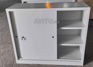 Armoire métallique avec porte coulissantes
