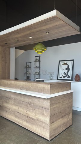 منضدة استقبال Nobilia فاخرة من الخشب مع إضاءة مدمجة