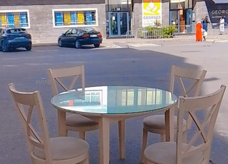 Salon et la table salle à manger 4 chaise