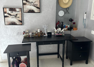 2 tables de chevet avec coiffeuse