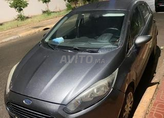 بيع سيارة فورد فييستا 2016