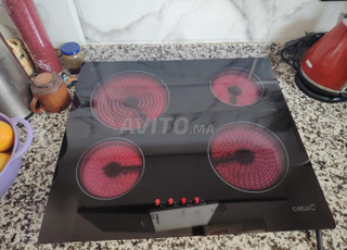 Plaque de cuisson vitrocéramique quatre foyers