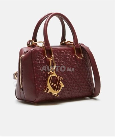 حقيبة Carolina Herrera للبيع