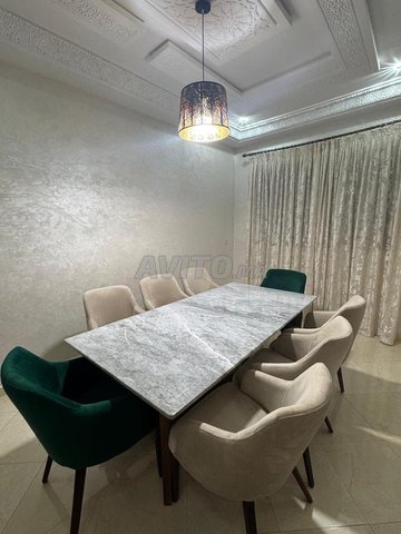 Salle à manger moderne en marbre - excellent état