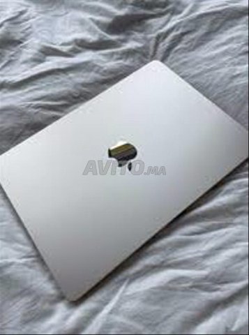 MACBOOK AIR